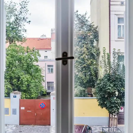 Blueground 3 Furnished Zizkov Tower Prg-34 Apartmán Praha